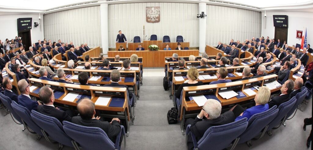 SENAT ZMIENIA TERMIN WPROWADZENIA SYSTEMU KAUCYJNEGO. TERAZ RUCH SEJMU